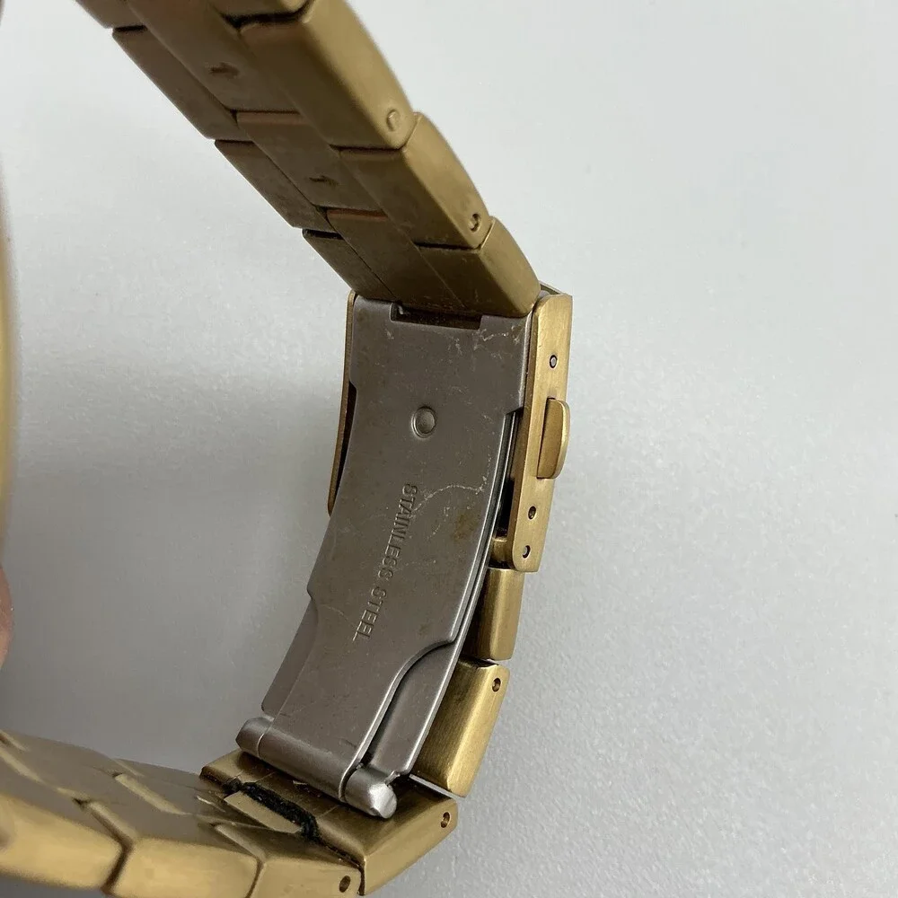 Guess U12005L1 Womens Watch 37mm Gold Tone Crystals Day Date New Battery 6.25